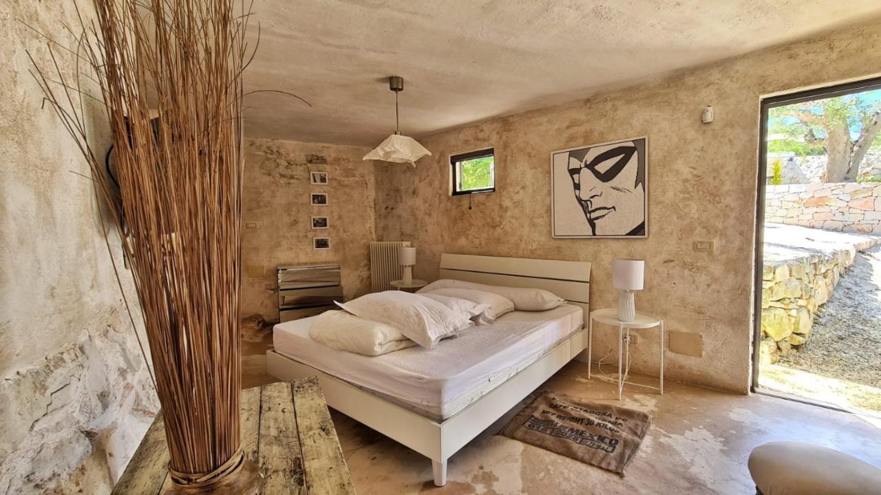 Antica Lamia in pietra d'Ostuni a Casa Pietrefitte